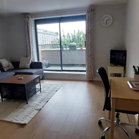 Spacious 1bd In Centre 9mins To Jervis Apartment