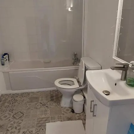 Apartment Spacious 1bd In Centre 9mins To Jervis *